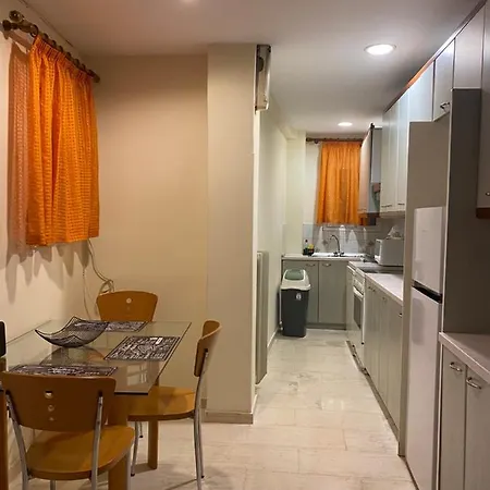 Elegant Apartment *